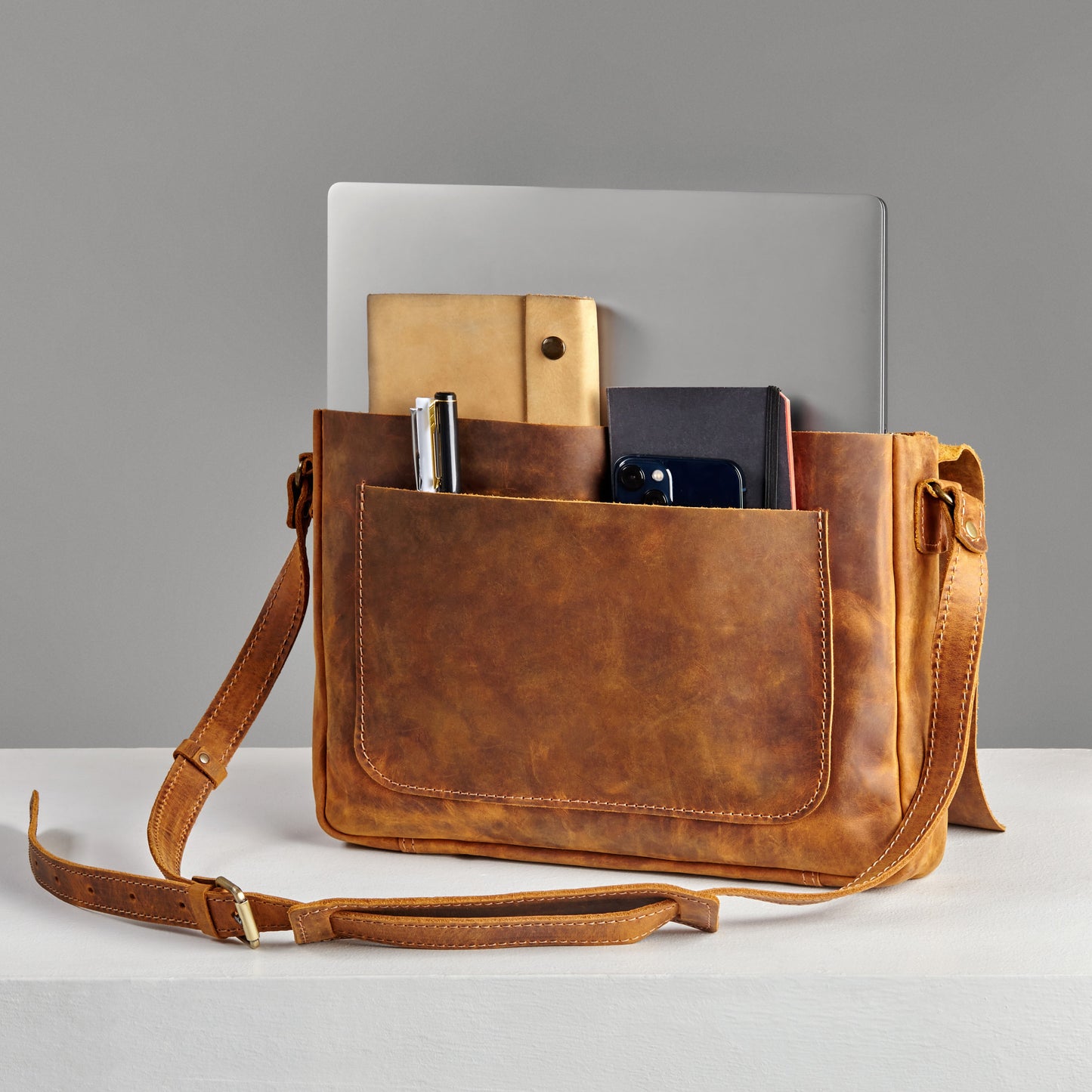 Handmade Vintage Laptoptasche aus Leder mit Schultergurt MICHAEL