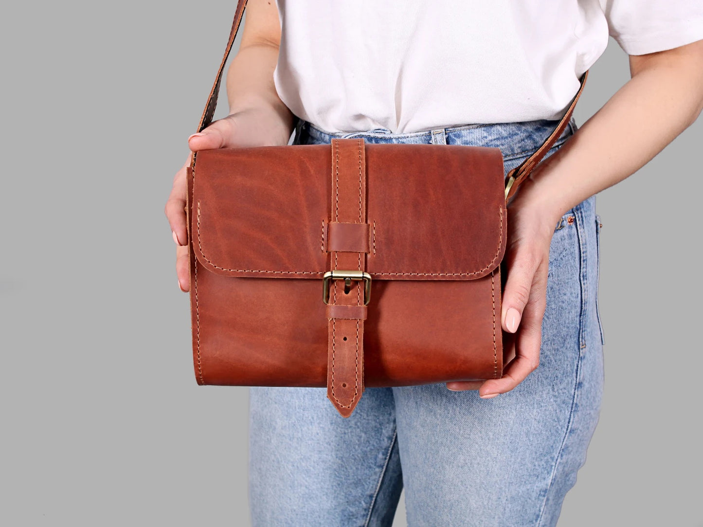 Handmade Umhängetasche aus Leder VIVIEN