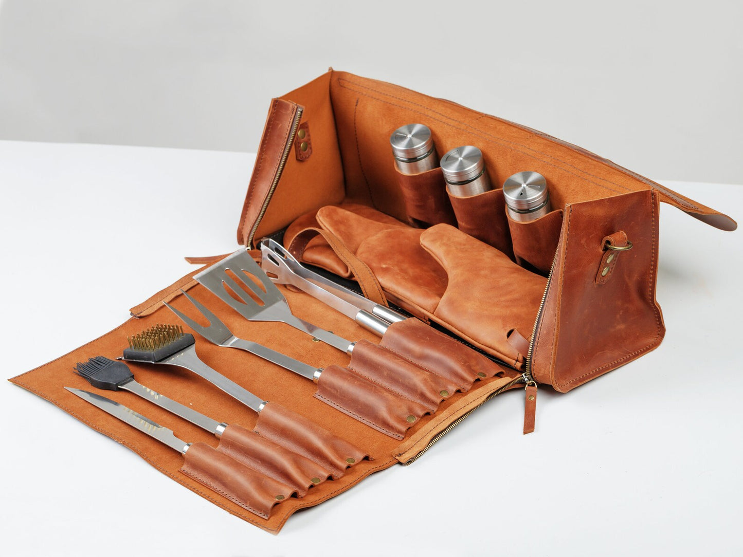 Handmade Grillwerkzeugstasche aus Leder
