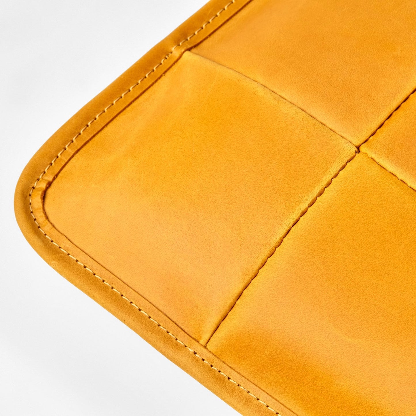 Handmade Sitzkissen aus Leder